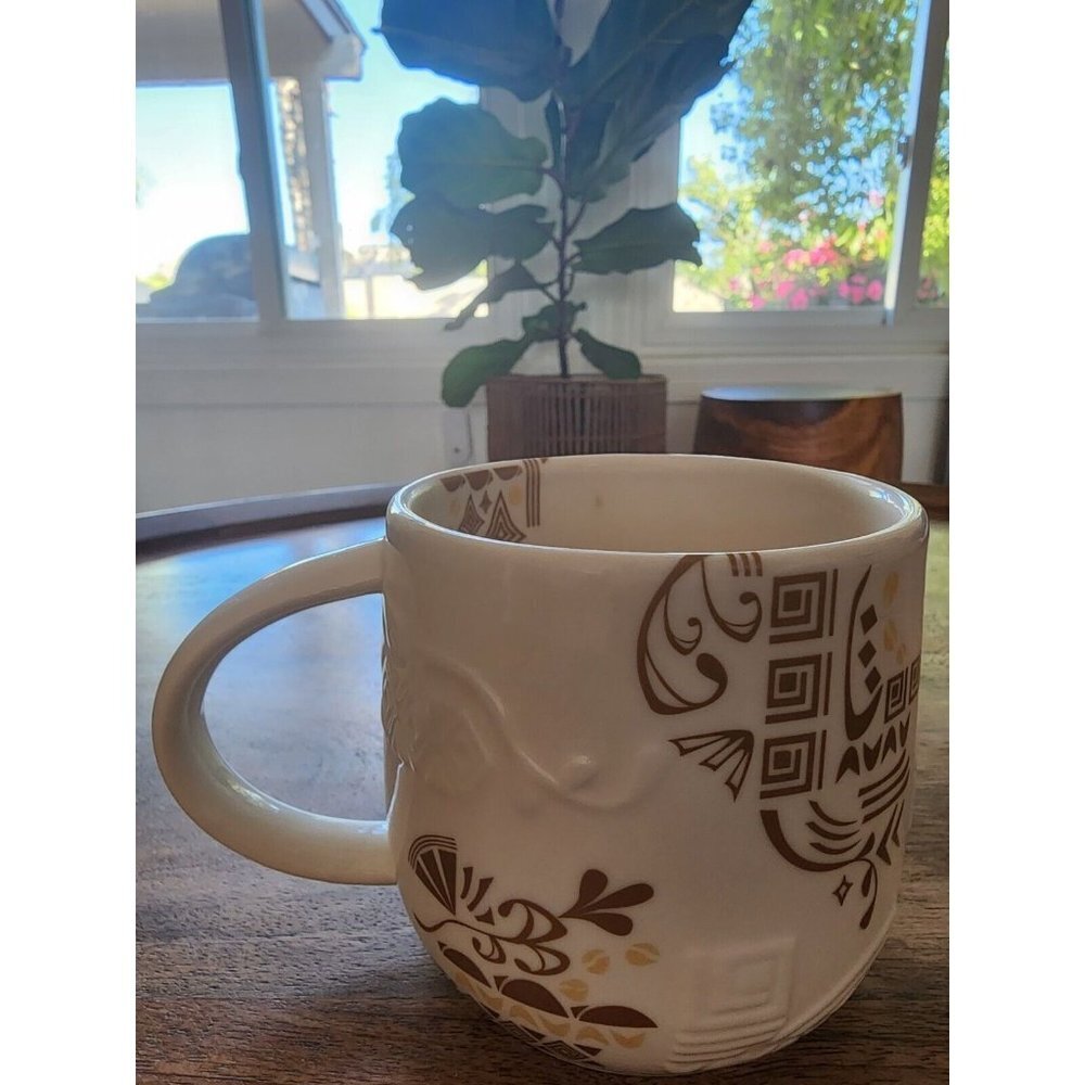 2012 Starbucks White / Gold 14oz Coffee Cup Tea Mug | New Bone China
